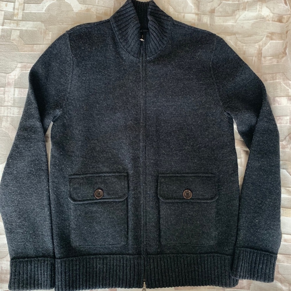 Banana Republic Men’s gray wool zip-up cardigan
